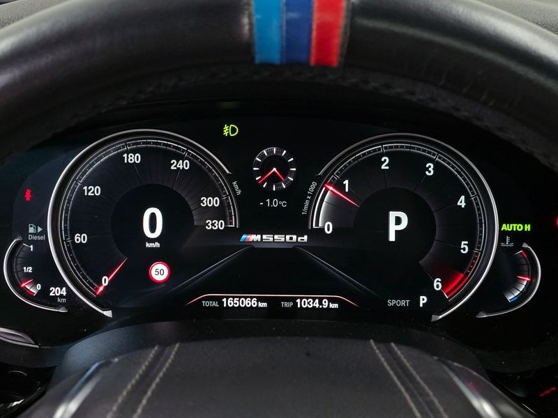 2017 BMW 5 Series 520d M Sport package photo 8