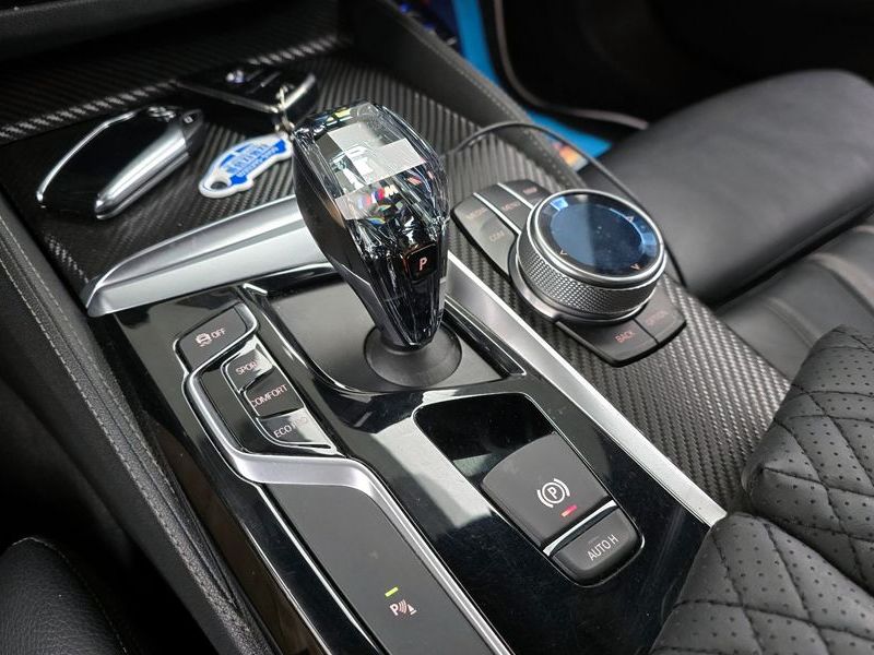 2017 BMW 5 Series 520d M Sport package photo 9