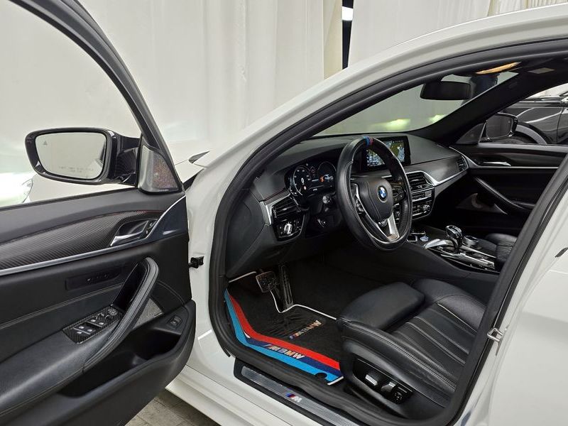 2017 BMW 5 Series 520d M Sport package photo 10