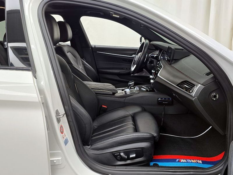 2017 BMW 5 Series 520d M Sport package photo 11