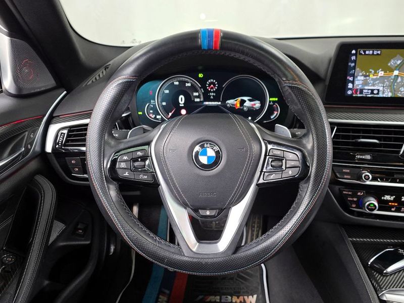2017 BMW 5 Series 520d M Sport package photo 13