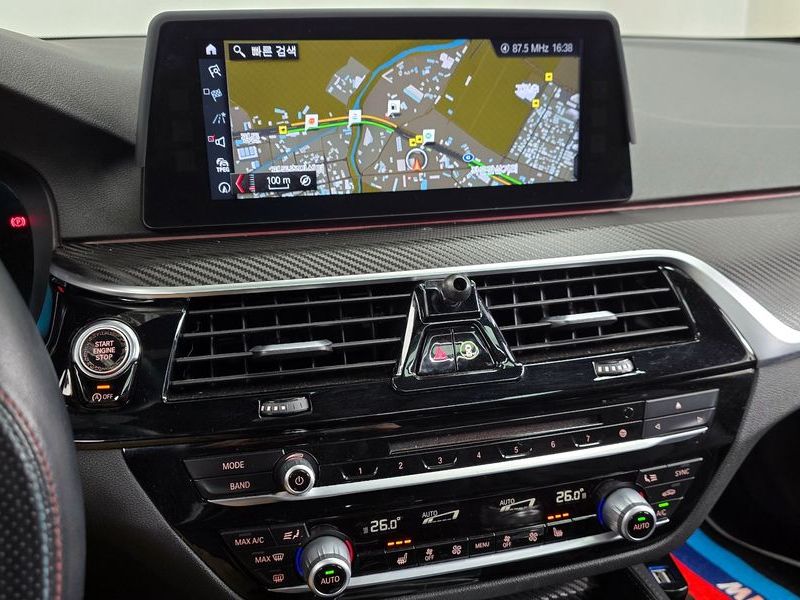 2017 BMW 5 Series 520d M Sport package photo 14