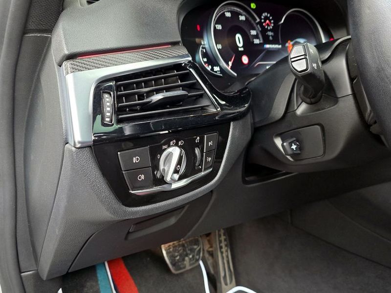 2017 BMW 5 Series 520d M Sport package photo 16