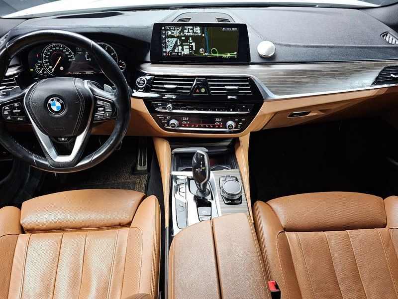 2017 BMW 5 Series 520d M Sport Package Plus photo 7