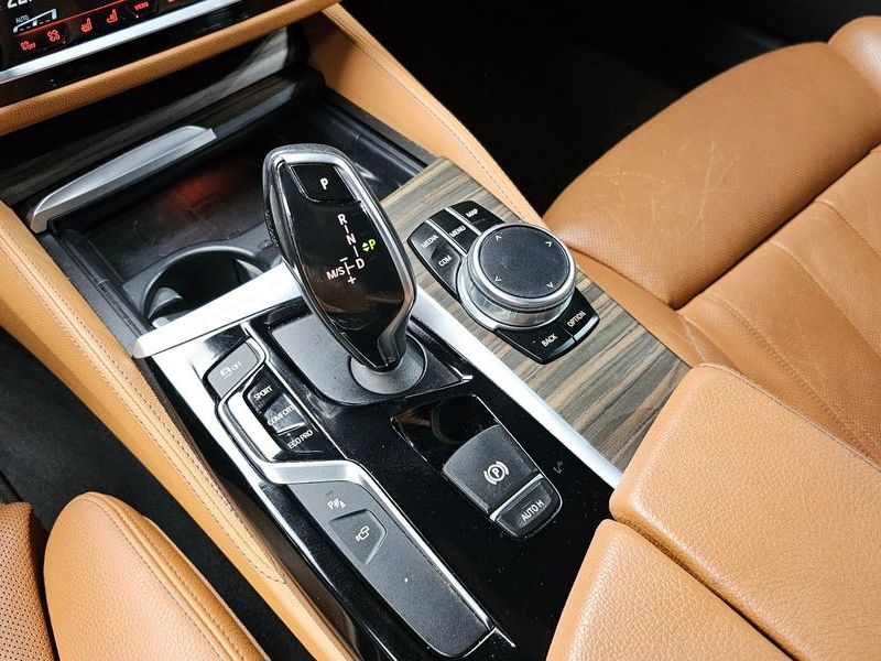 2017 BMW 5 Series 520d M Sport Package Plus photo 9