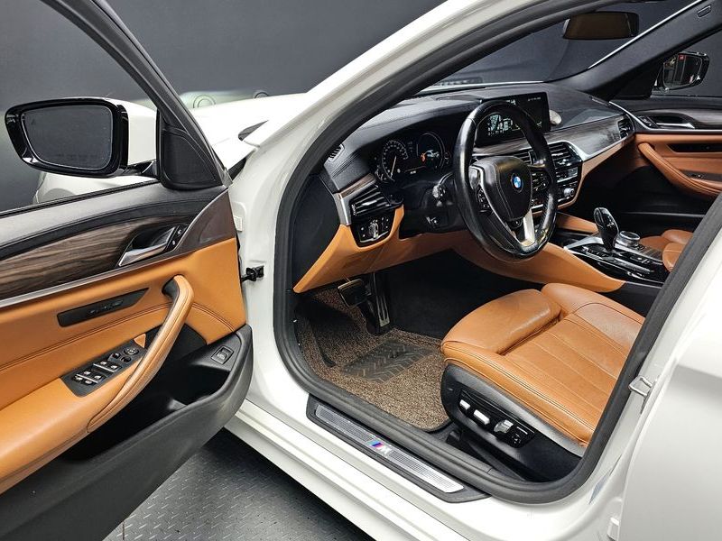 2017 BMW 5 Series 520d M Sport Package Plus photo 10