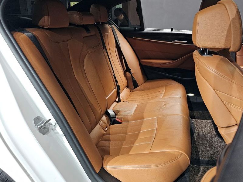 2017 BMW 5 Series 520d M Sport Package Plus photo 11