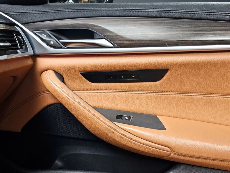 2017 BMW 5 Series 520d M Sport Package Plus photo 24