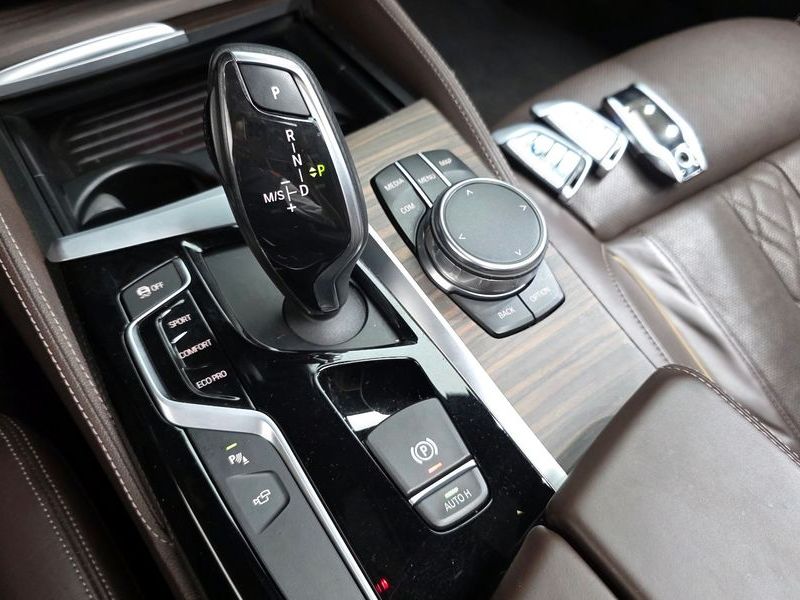 2017 BMW 5 Series 520d M Sport Package Plus photo 9