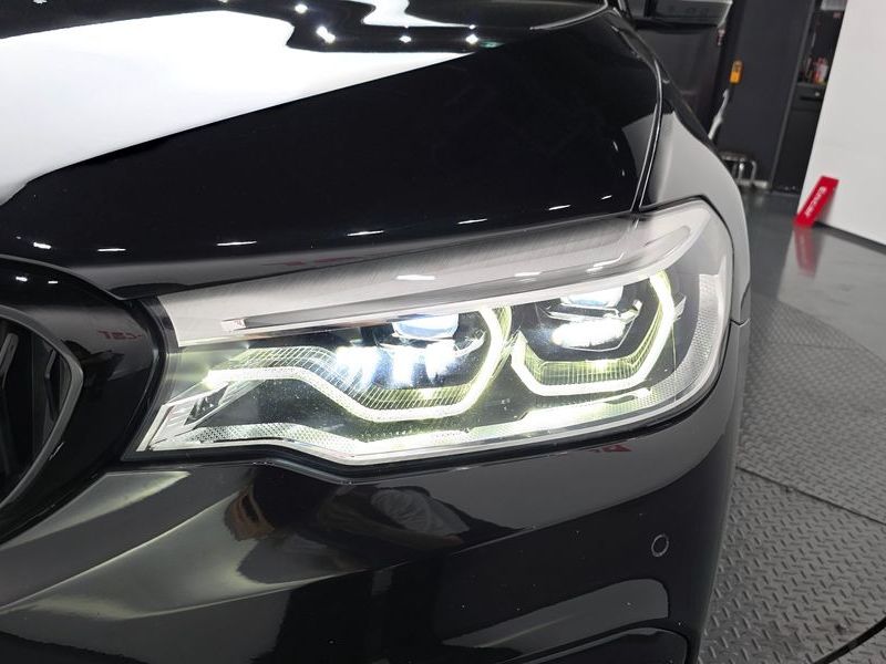 2017 BMW 5 Series 520d M Sport Package Plus photo 22