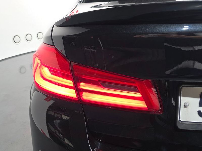 2017 BMW 5 Series 520d M Sport Package Plus photo 23