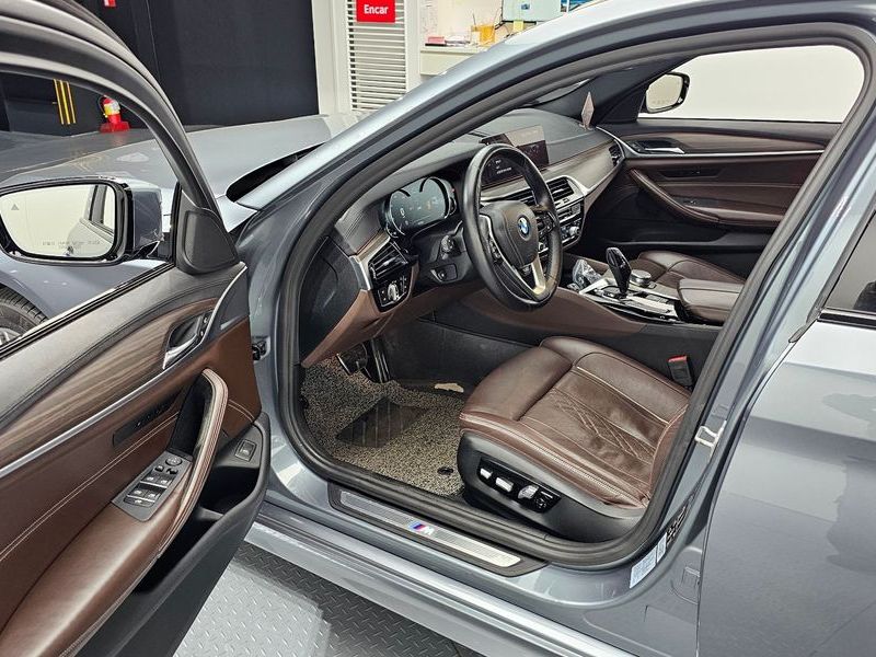 2017 BMW 5 Series 520d xDrive M Sport Package Plus photo 10