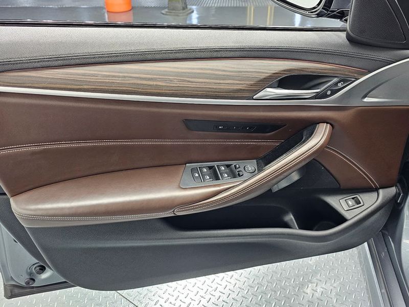 2017 BMW 5 Series 520d xDrive M Sport Package Plus photo 24