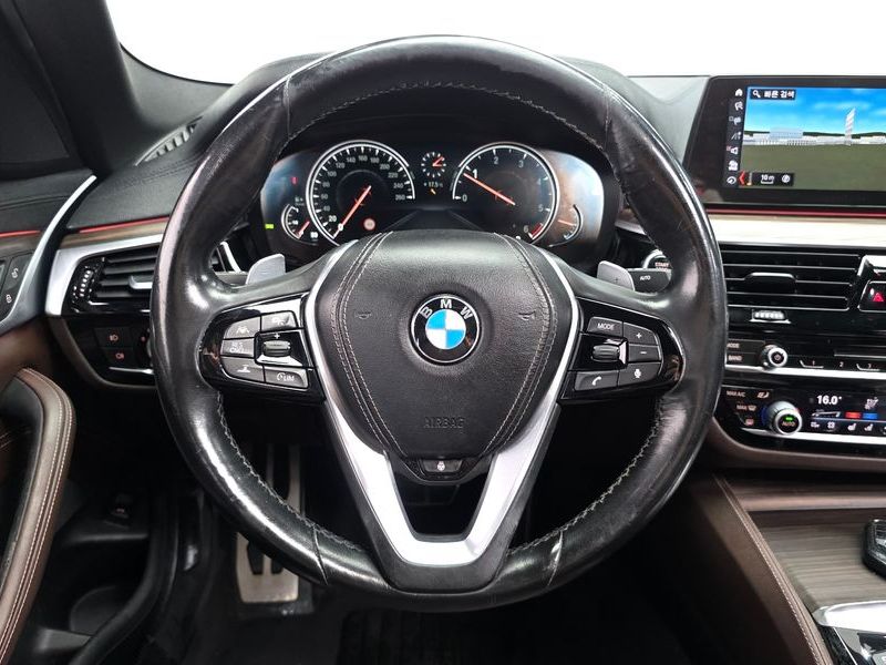 2017 BMW 5 Series 520d xDrive M Sport Package Plus photo 12