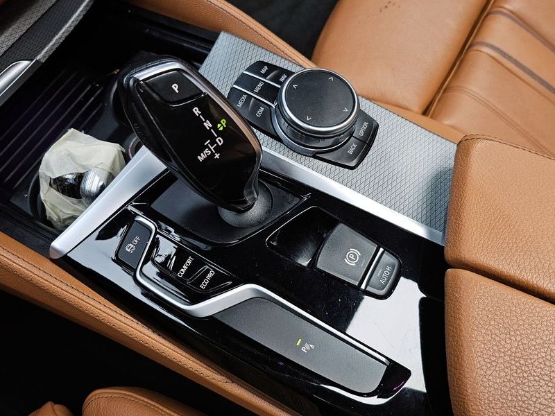 2017 BMW 5 Series 530i M Sport Package photo 9