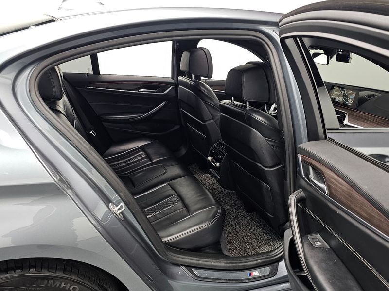 2017 BMW 5 Series 520d xDrive M Sport Package Plus photo 11