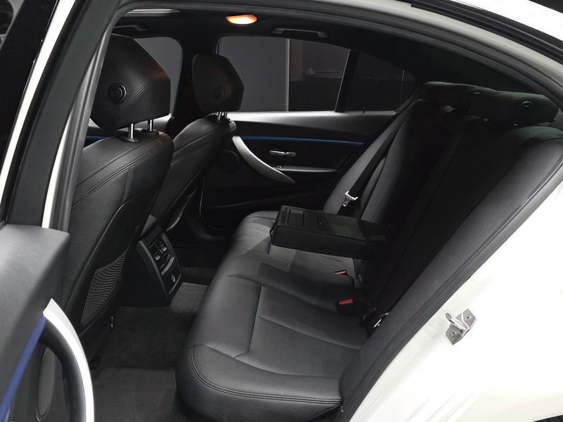 2017 BMW 3 Series 320i M Sport photo 11
