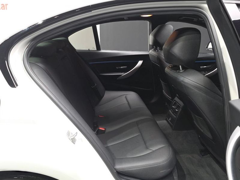 2017 BMW 3 Series 320i M Sport photo 12