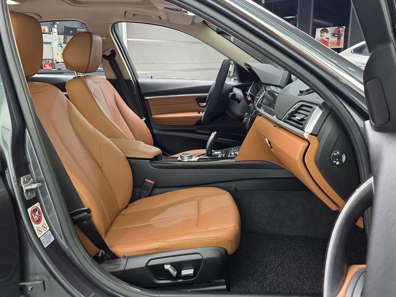 2017 BMW 3 Series 320i Luxury photo 11