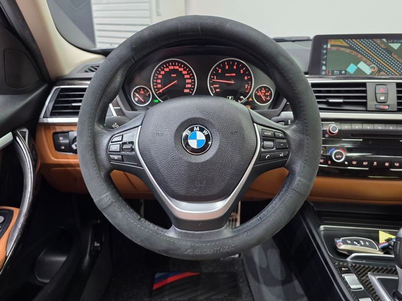 2017 BMW 3 Series 320i Luxury photo 13