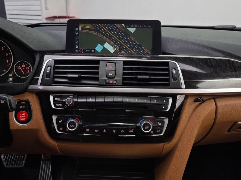 2017 BMW 3 Series 320i Luxury photo 14