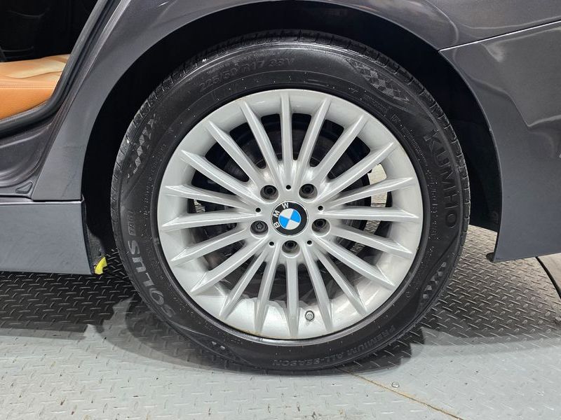 2017 BMW 3 Series 320i Luxury photo 21