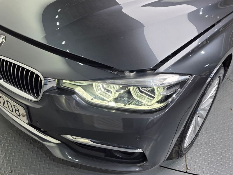 2017 BMW 3 Series 320i Luxury photo 22