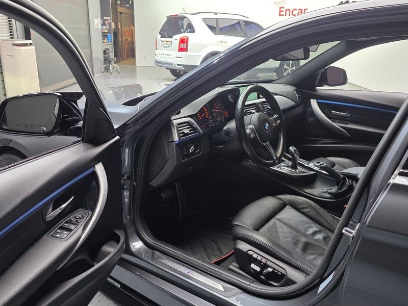 2017 BMW 3 Series 330i M Sport photo 10