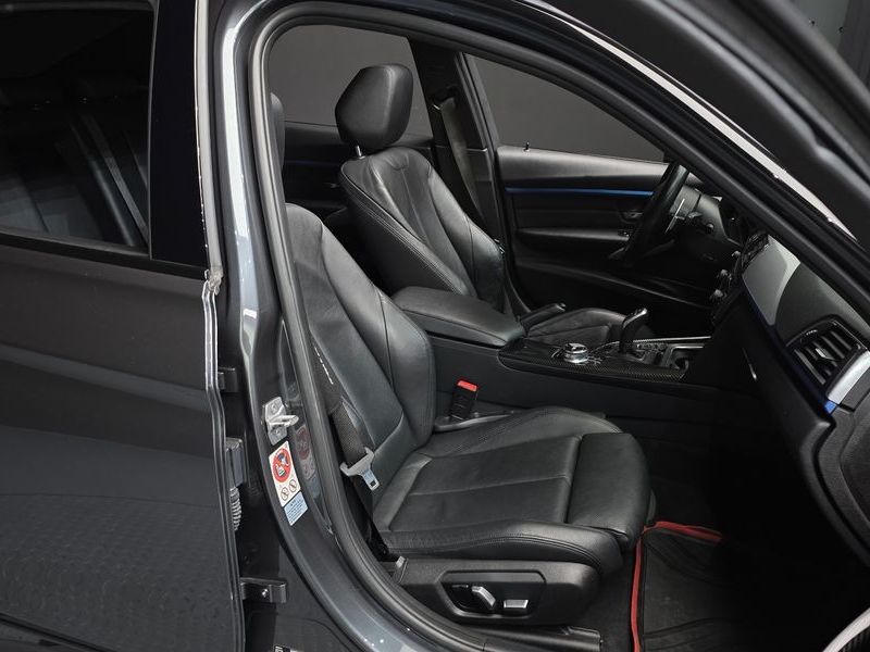 2017 BMW 3 Series 330i M Sport photo 12