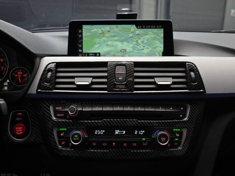 2017 BMW 3 Series 330i M Sport photo 16