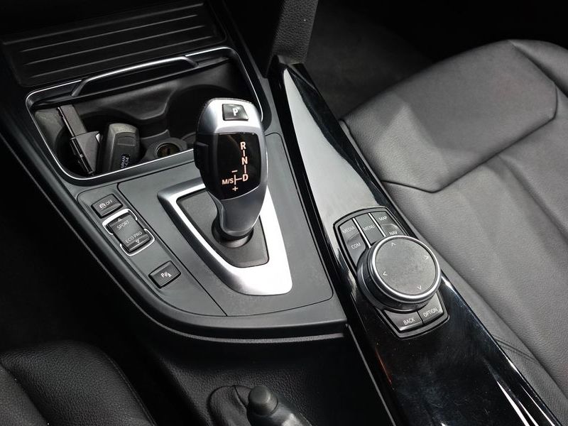 2017 BMW 3 Series 320d xDrive photo 9