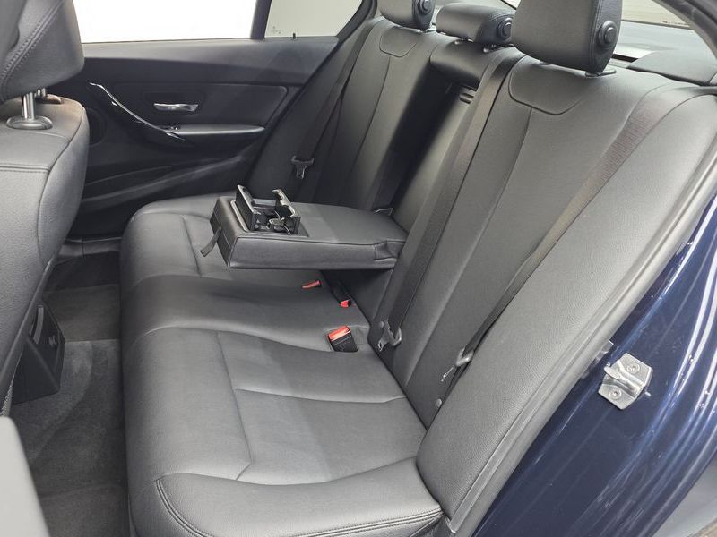 2017 BMW 3 Series 320d photo 12