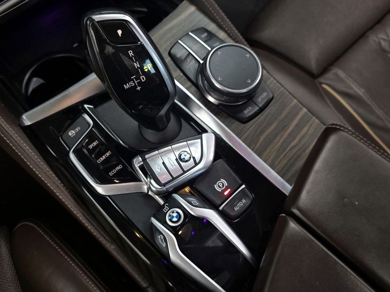 2019 BMW 5 Series 520d xDrive Luxury Plus photo 9