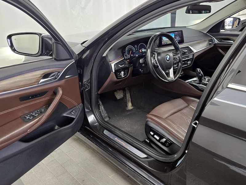2019 BMW 5 Series 520d xDrive Luxury Plus photo 10
