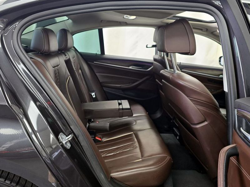 2019 BMW 5 Series 520d xDrive Luxury Plus photo 12