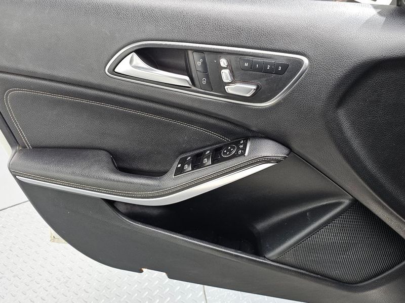 2016 Mercedes-Benz A-Class A200 photo 14