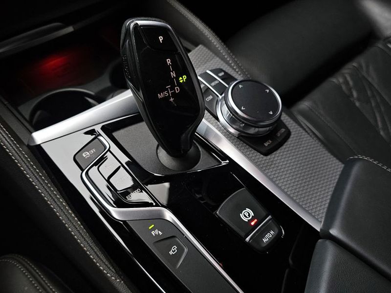 2019 BMW 5 Series 520d M Sport Package Plus photo 9