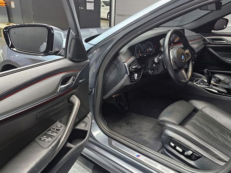 2019 BMW 5 Series 520d M Sport Package Plus photo 10