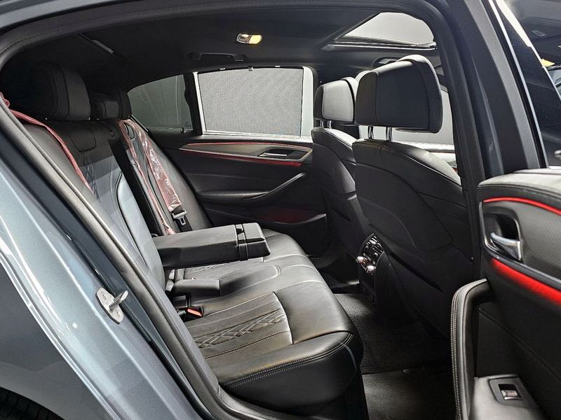 2019 BMW 5 Series 520d M Sport Package Plus photo 11