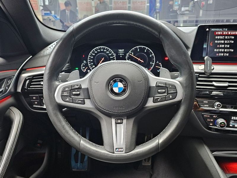 2019 BMW 5 Series 520d M Sport Package Plus photo 13