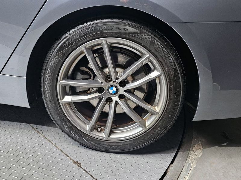 2019 BMW 5 Series 520d M Sport Package Plus photo 21