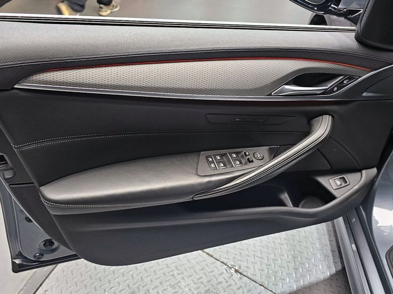 2019 BMW 5 Series 520d M Sport Package Plus photo 24