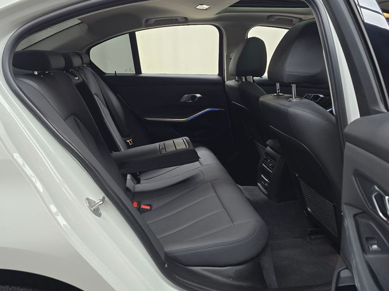 2019 BMW 3 Series 320d photo 11