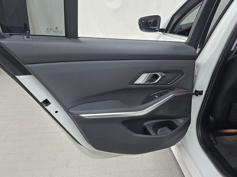2019 BMW 3 Series 320d photo 25