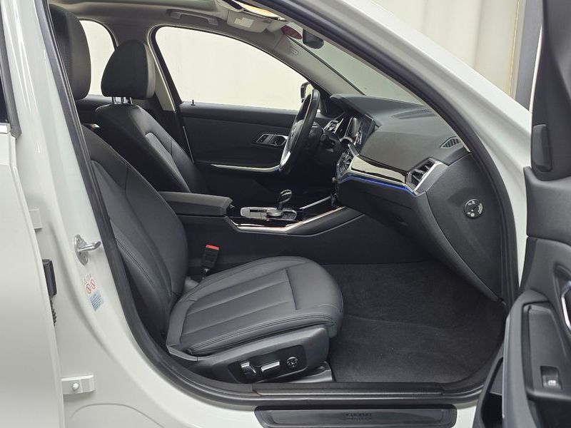 2019 BMW 3 Series 320d photo 26