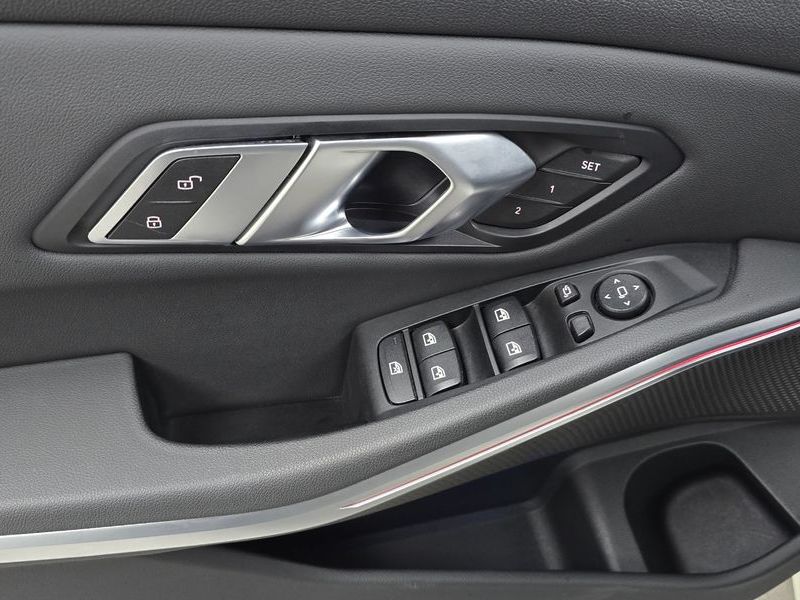 2019 BMW 3 Series 320d photo 30