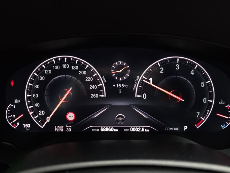 2019 BMW 5 Series 530i xDrive Luxury Plus photo 8