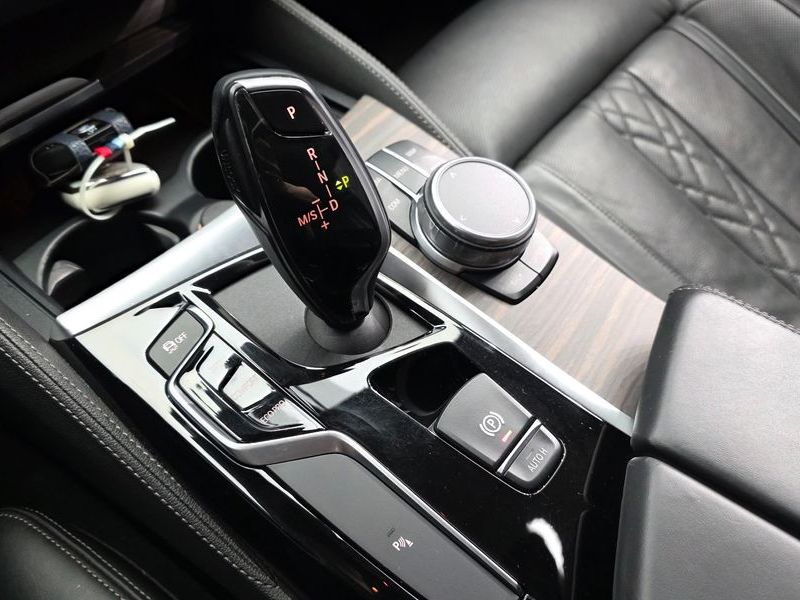 2019 BMW 5 Series 530i xDrive Luxury Plus photo 9