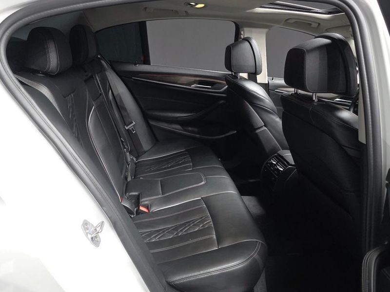 2019 BMW 5 Series 530i xDrive Luxury Plus photo 12