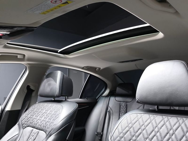 2019 BMW 5 Series 530i xDrive Luxury Plus photo 19